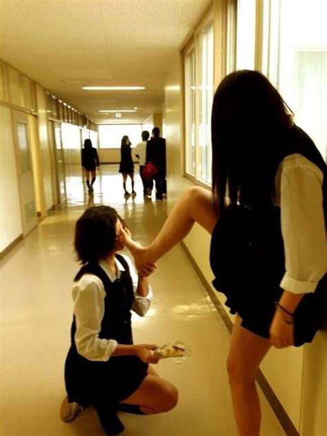 いじめ盗撮|性的イジメ女子中学生がボコボコにされ服を脱がされる